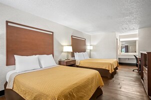 Escritorio, tabla de planchar con plancha y cunas 