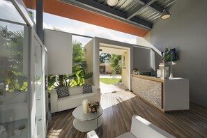 Couples treatment rooms, sauna, hot tub, body treatments, hydrotherapy