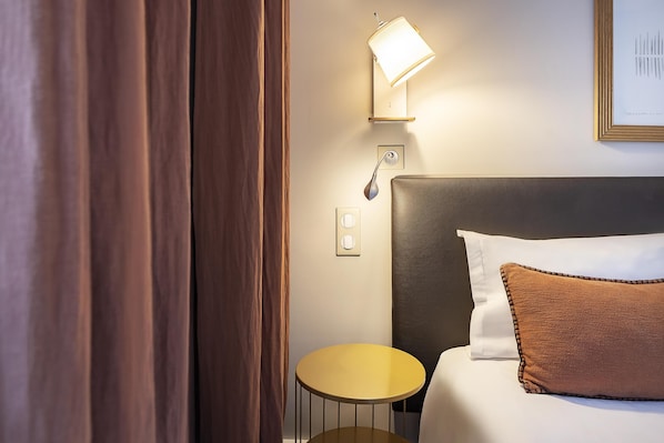 Rom – comfort, 1 dobbeltseng, røyk | Sengetøy av topp kvalitet, safe på rommet og skrivebord