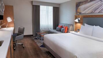 Monolocale, 1 letto king con divano letto | Una scrivania, ferro/asse da stiro, culle/letti per bambini (gratuiti)