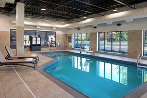 Una piscina cubierta