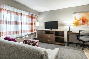 Studio Suite, 1 King Bed, Non Smoking | Premium bedding, desk, blackout drapes, iron/ironing board