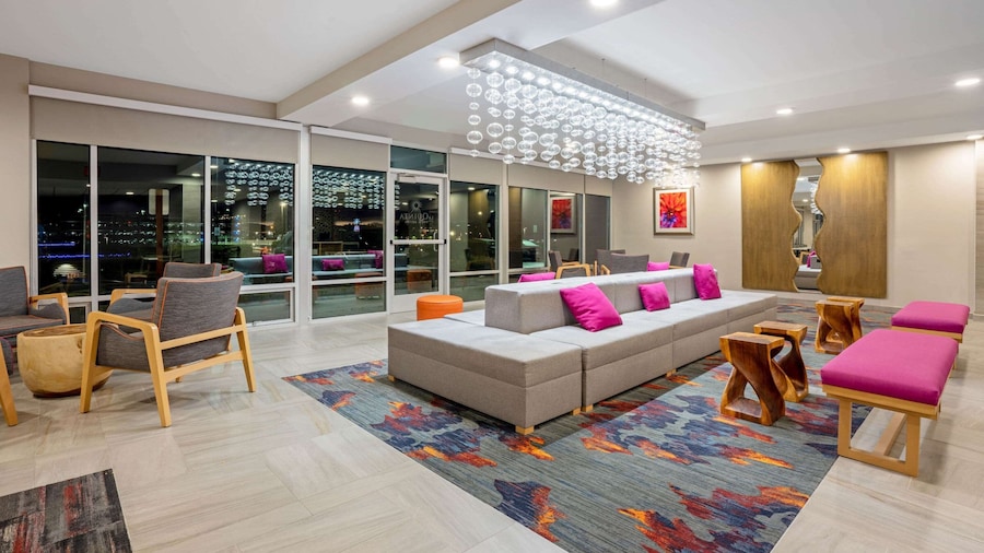 La Quinta Inn & Suites by Wyndham Seattle Federal Way