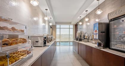 La Quinta Inn & Suites by Wyndham Seattle Federal Way