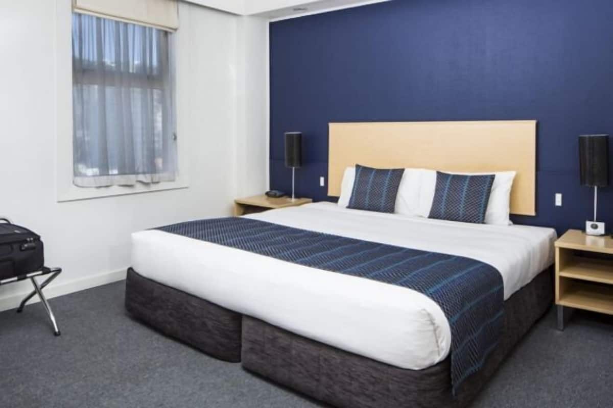 1 bedroom, premium bedding, in-room safe, desk
