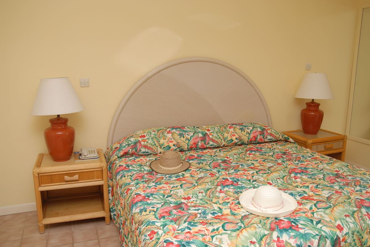 Studio, Kitchenette | In-room safe, blackout drapes, free cribs/infant beds, free WiFi
