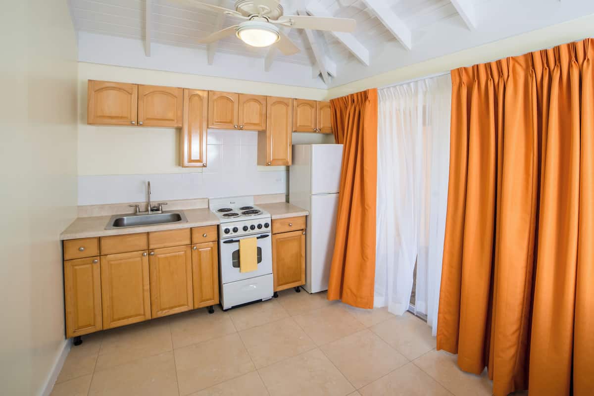 superior cottage, 2 bedrooms, kitchenette | 1 bedroom, in-room safe, blackout curtains, free cots/infant beds