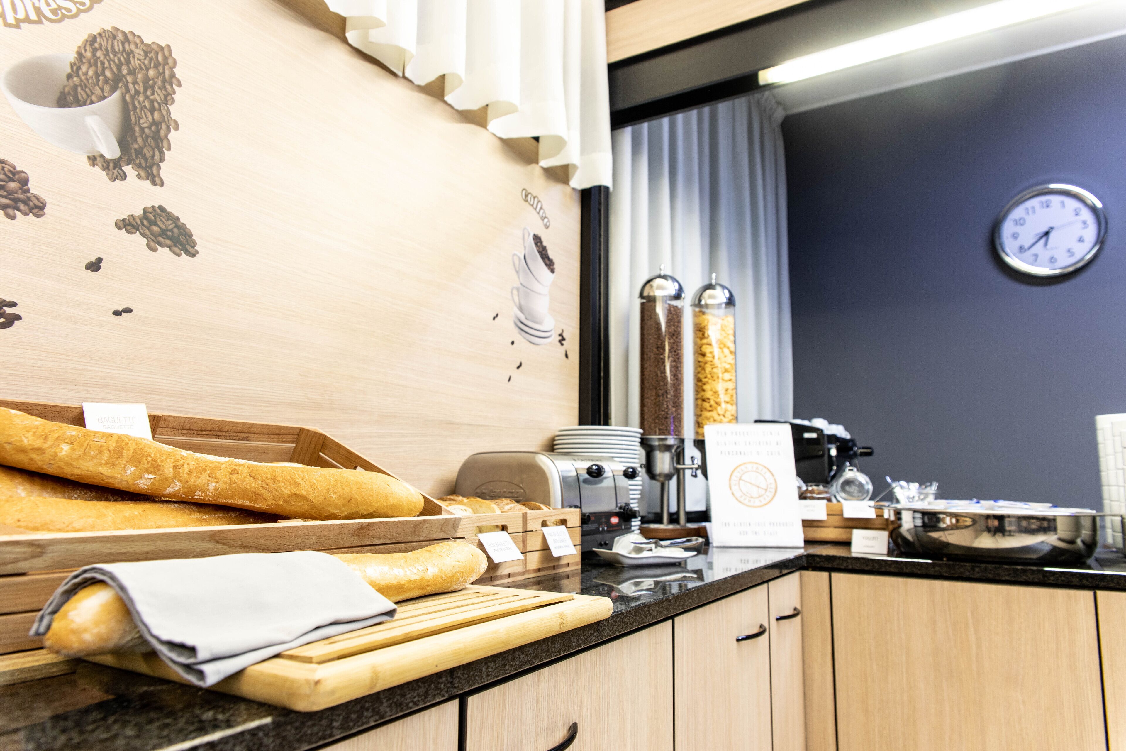 Dagelijks ontbijtbuffet (EUR 6.0 per persoon)