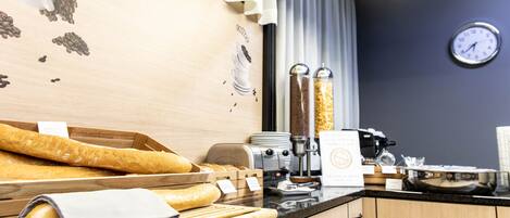 Tägliches Frühstücksbuffet (6.0 EUR pro Person)