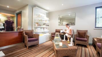 Couples treatment rooms, body treatments, aromatherapy