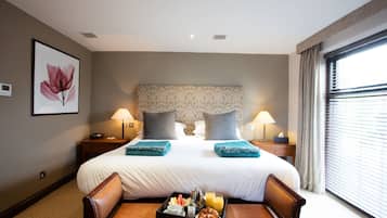 Junior Suite | Egyptian cotton sheets, premium bedding, Tempur-Pedic beds, in-room safe