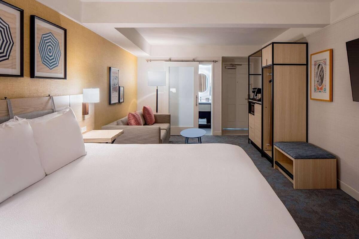 Premium bedding, in-room safe, desk, laptop workspace