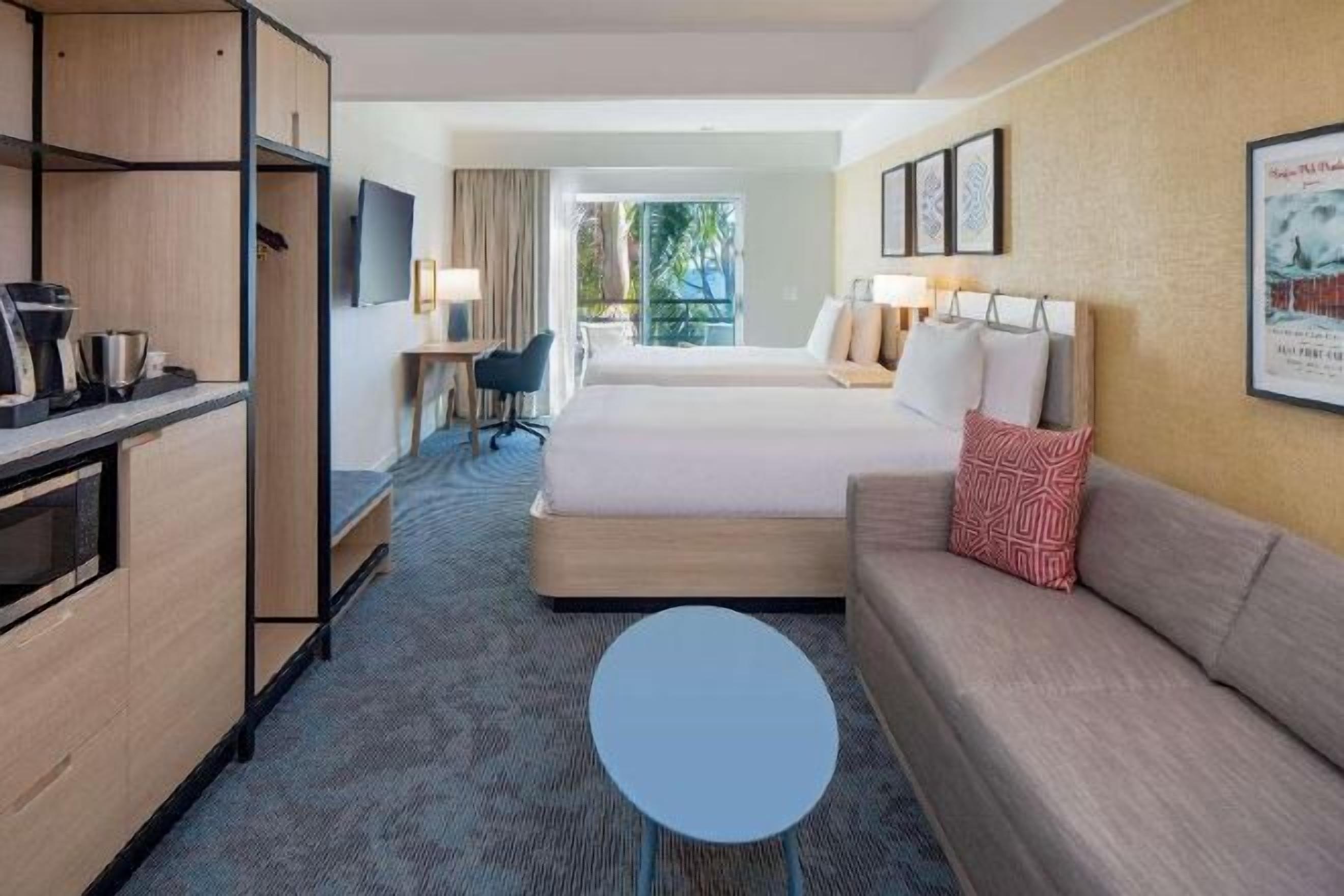 Premium bedding, in-room safe, desk, laptop workspace