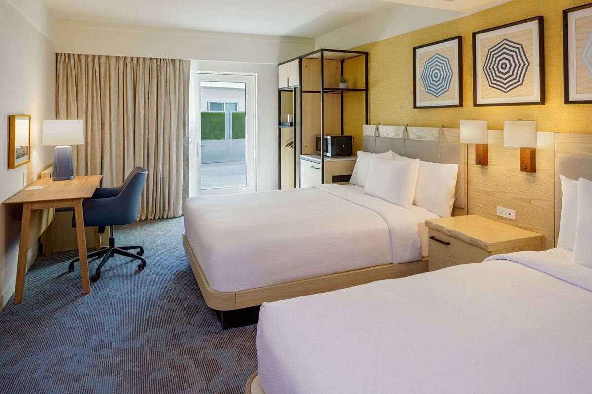 Premium bedding, in-room safe, desk, laptop workspace