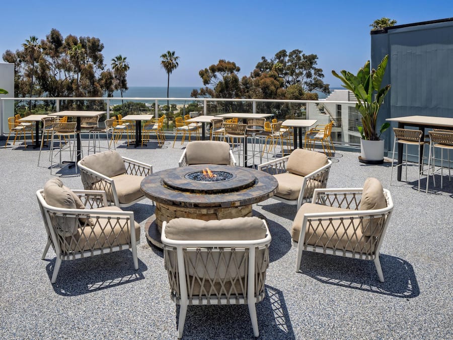 2 bars/lounges, bar met dakterras, lobbylounge