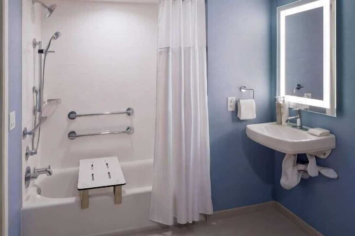 Salle de bain | Articles de toilette gratuits, sĂšche-cheveux, serviettes fournies
