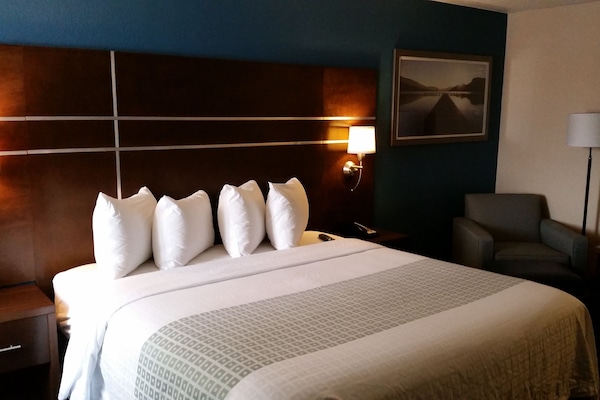 Hypo-allergenic bedding available, pillowtop beds, desk