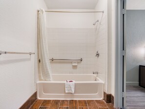 Standard Single Room, 1 Twin Bed, Accessible | Bathroom | Shower, eco-friendly toiletries, towels - Dallas Love Field Inn (Dallas)