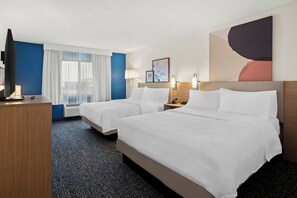 Kamar, 2 Tempat Tidur Queen | Meja kerja, tirai kedap cahaya, setrika/meja setrika, dan Wi-Fi gratis