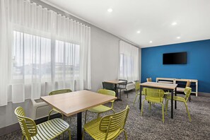 Free daily on-the-go breakfast  - Spark by Hilton Moline Quad Cities (Moline)