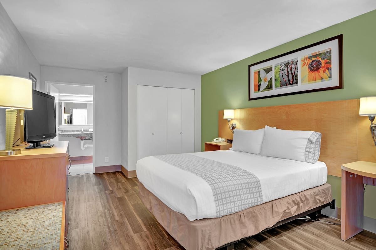 1 bedroom, desk, laptop workspace, iron/ironing board