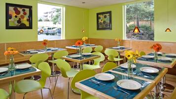 Daily continental breakfast (USD 5 per person)