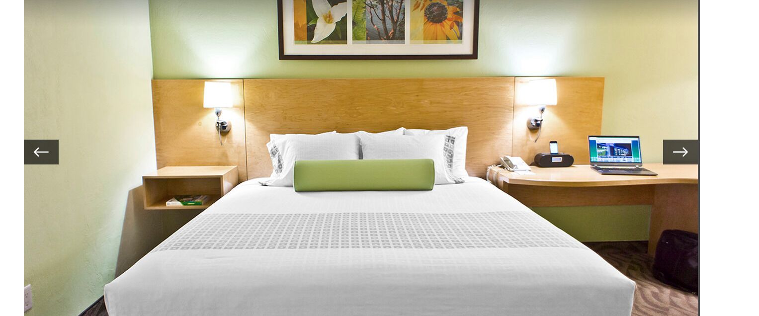 Desk, laptop workspace, iron/ironing board, free WiFi