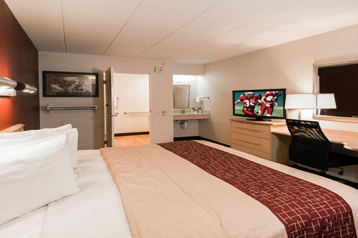 In-room safe, desk, blackout drapes, cribs (free)