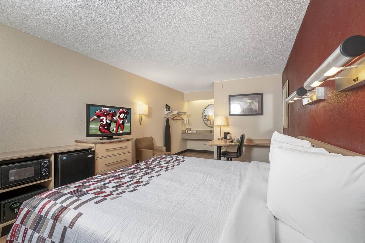 Superior Room, 1 King Bed (Smoke Free) | In-room safe, desk, blackout drapes, cribs (free)