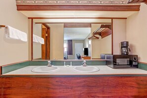 Kostenlose Toilettenartikel, Haartrockner, Handtücher