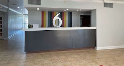 Motel 6 Opelika, AL