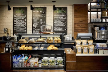 Breakfast and lunch served at Portland Marriott Downtown Waterfront