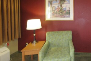 Standard Room, 1 King Bed, Non Smoking | Iron/ironing board, rollaway beds, free WiFi, bed sheets - Quality Inn Casa Grande I-10 (Casa Grande)