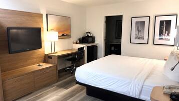Standard Room, 1 King Bed, Accessible, Non Smoking | Iron/ironing board, rollaway beds, WiFi, bed sheets
