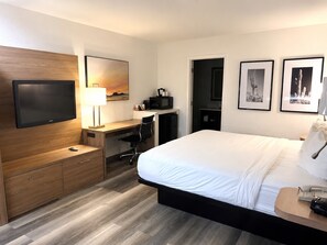 Standard Room, 1 King Bed, Accessible, Non Smoking | Iron/ironing board, rollaway beds, WiFi, bed sheets