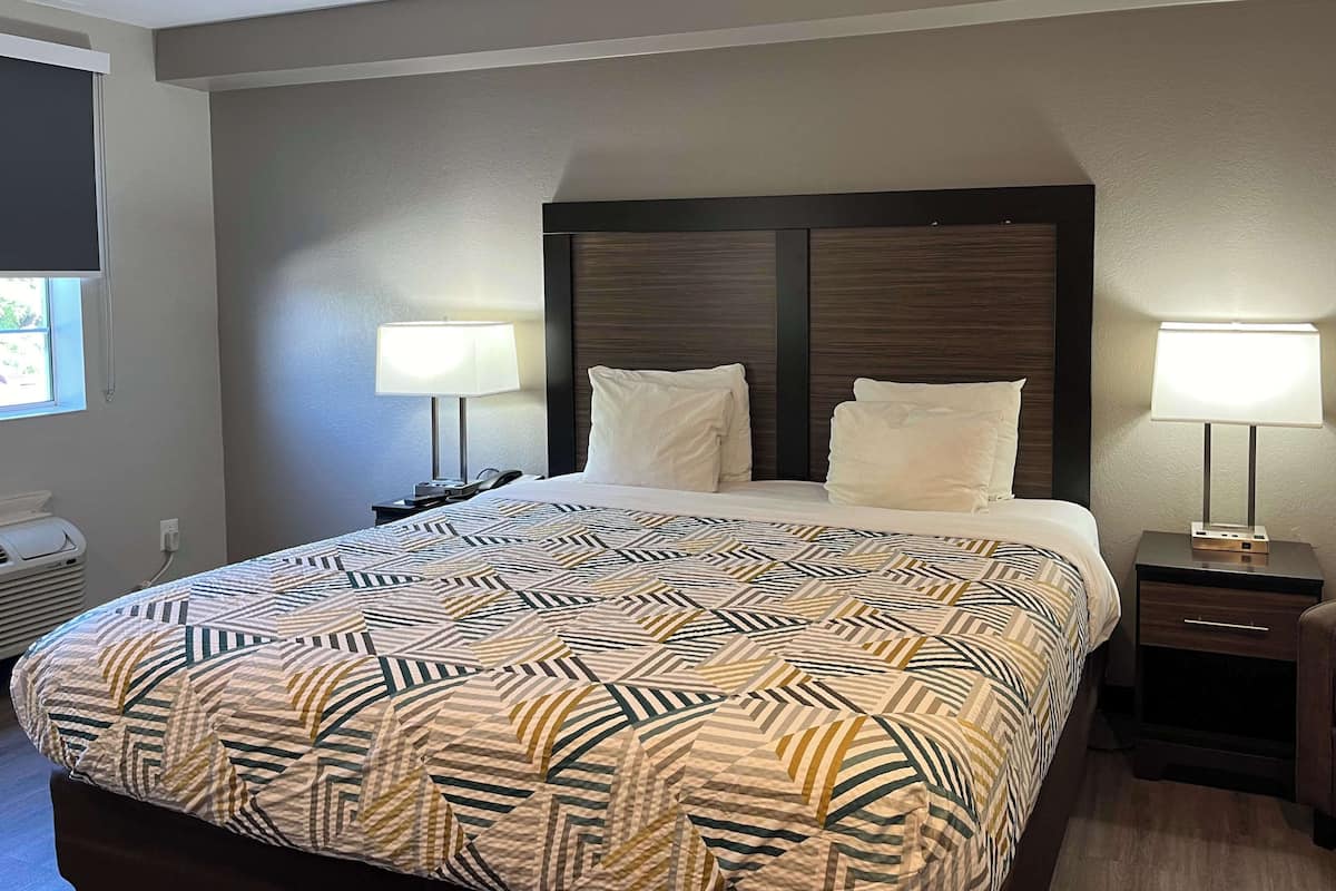 desk, laptop workspace, iron/ironing board, free wifi