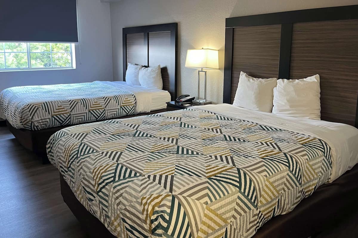 Desk, laptop workspace, iron/ironing board, free WiFi