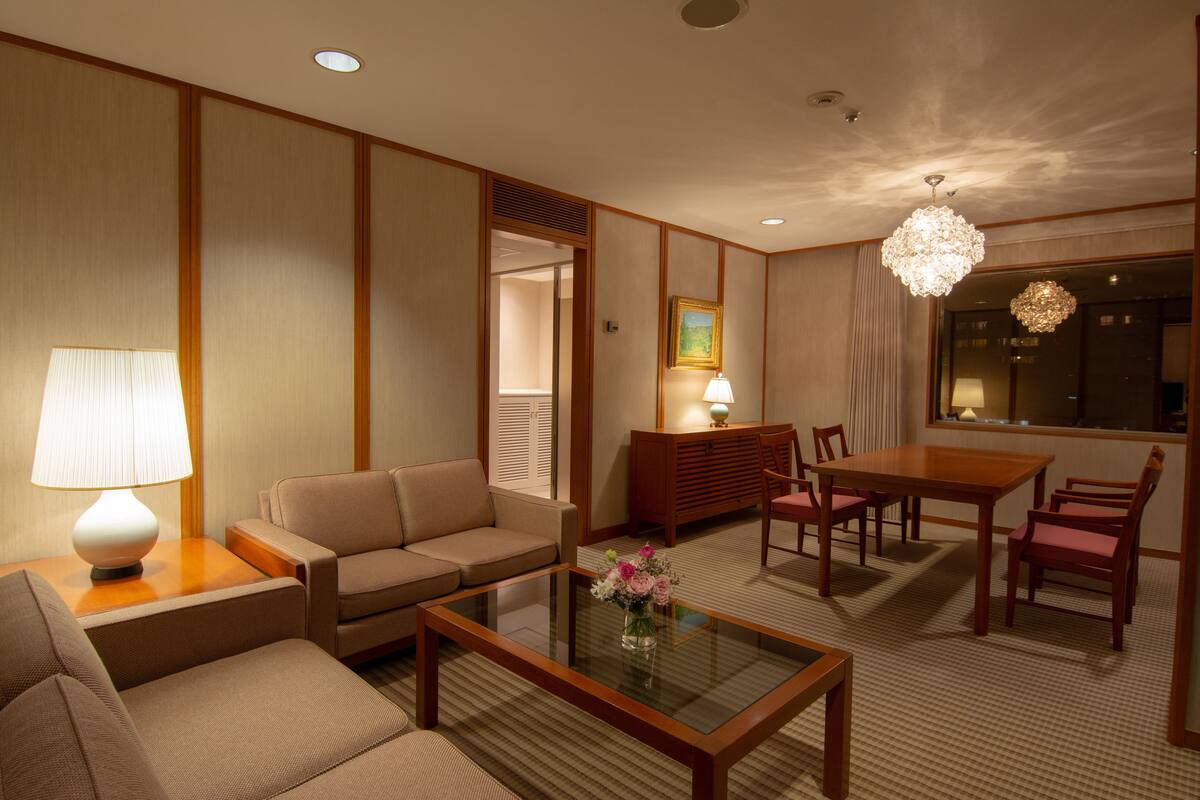 Suite (2 beds) | Living room