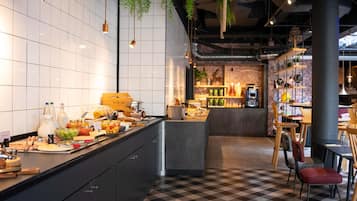 Free daily buffet breakfast