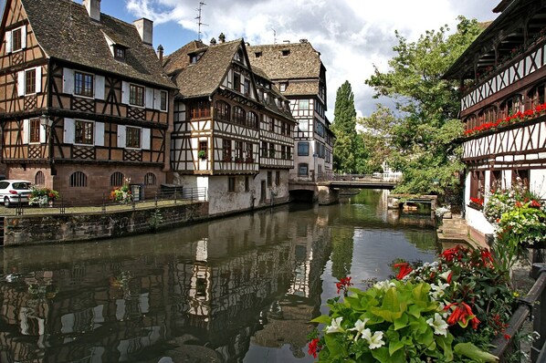 สถานที่น่าสนใจ