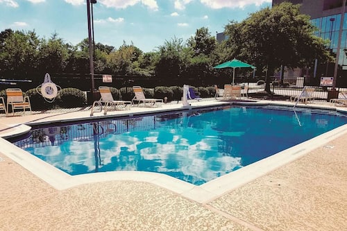 Piscine extérieure en saison
