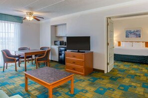 Suite, 1 King Bed, Non Smoking | Room amenity
