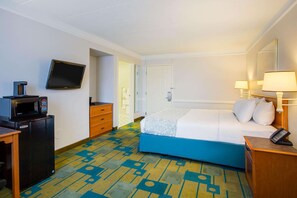 Room, 1 King Bed, Accessible, Bathtub | Premium bedding, in-room safe, desk, laptop workspace