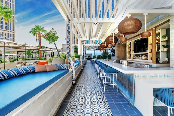 20 restaurants servant le déjeuner et le dîner, plats Cuisine américaine