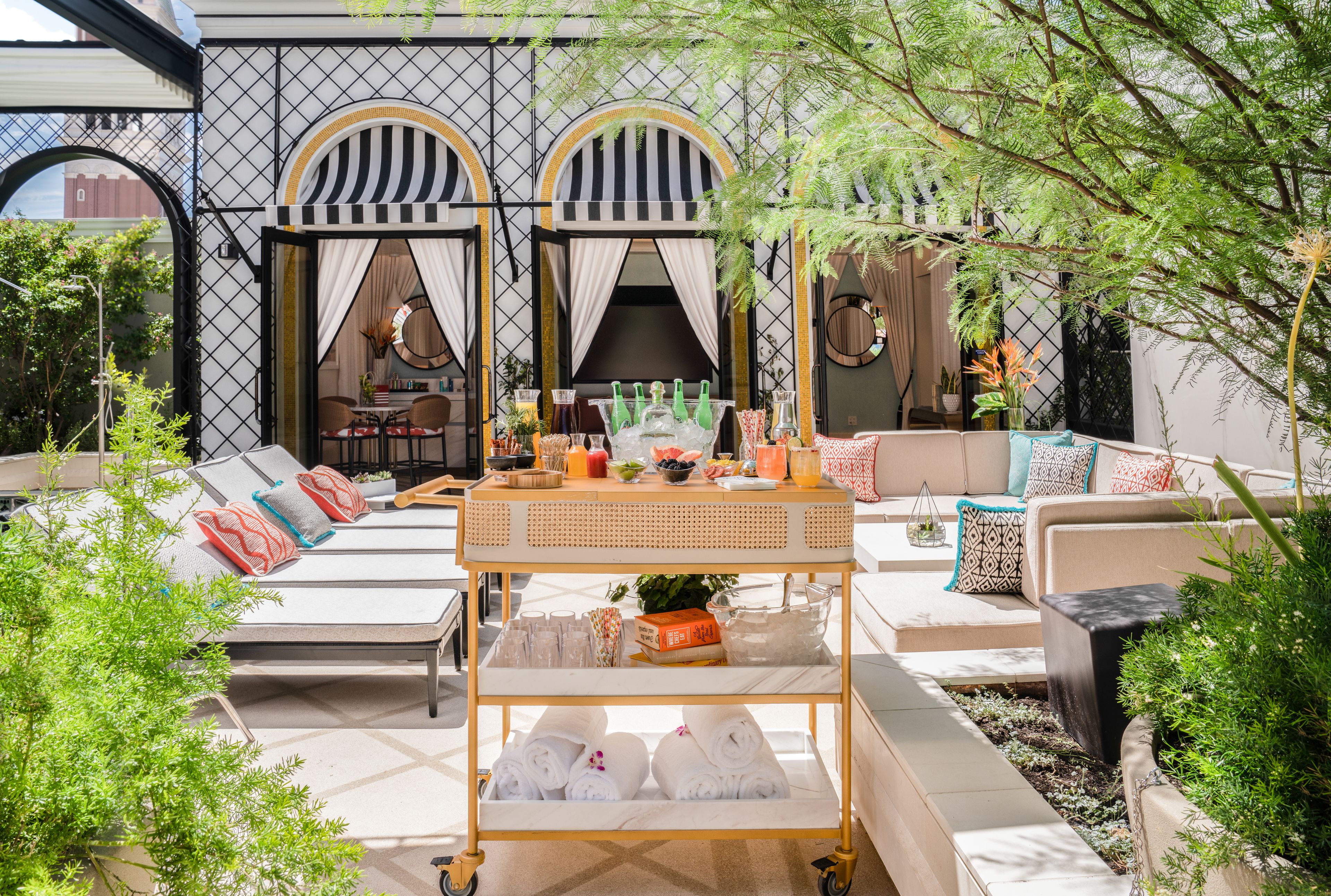 4 outdoor pools, pool cabanas (surcharge), pool loungers