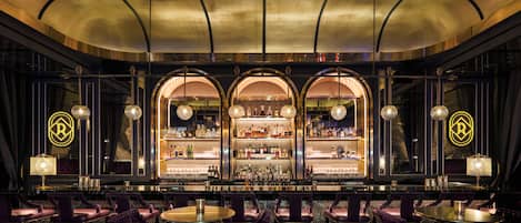 4 bars, bar en bord de piscine