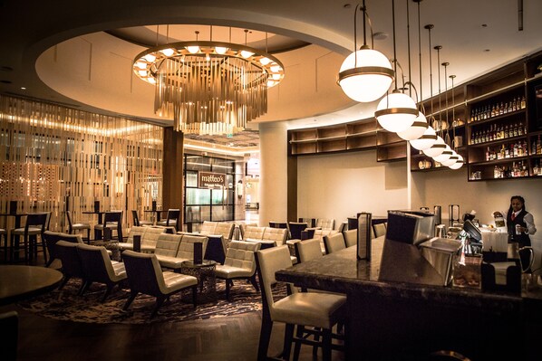 20 restaurants, lunch, dinner, brunch served; American cuisine