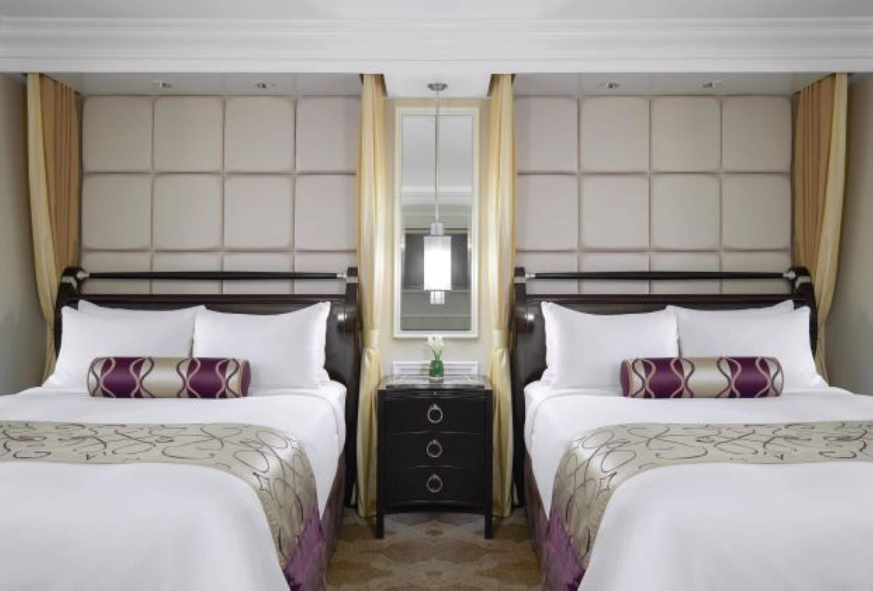 Venetian hotel top bed pillows
