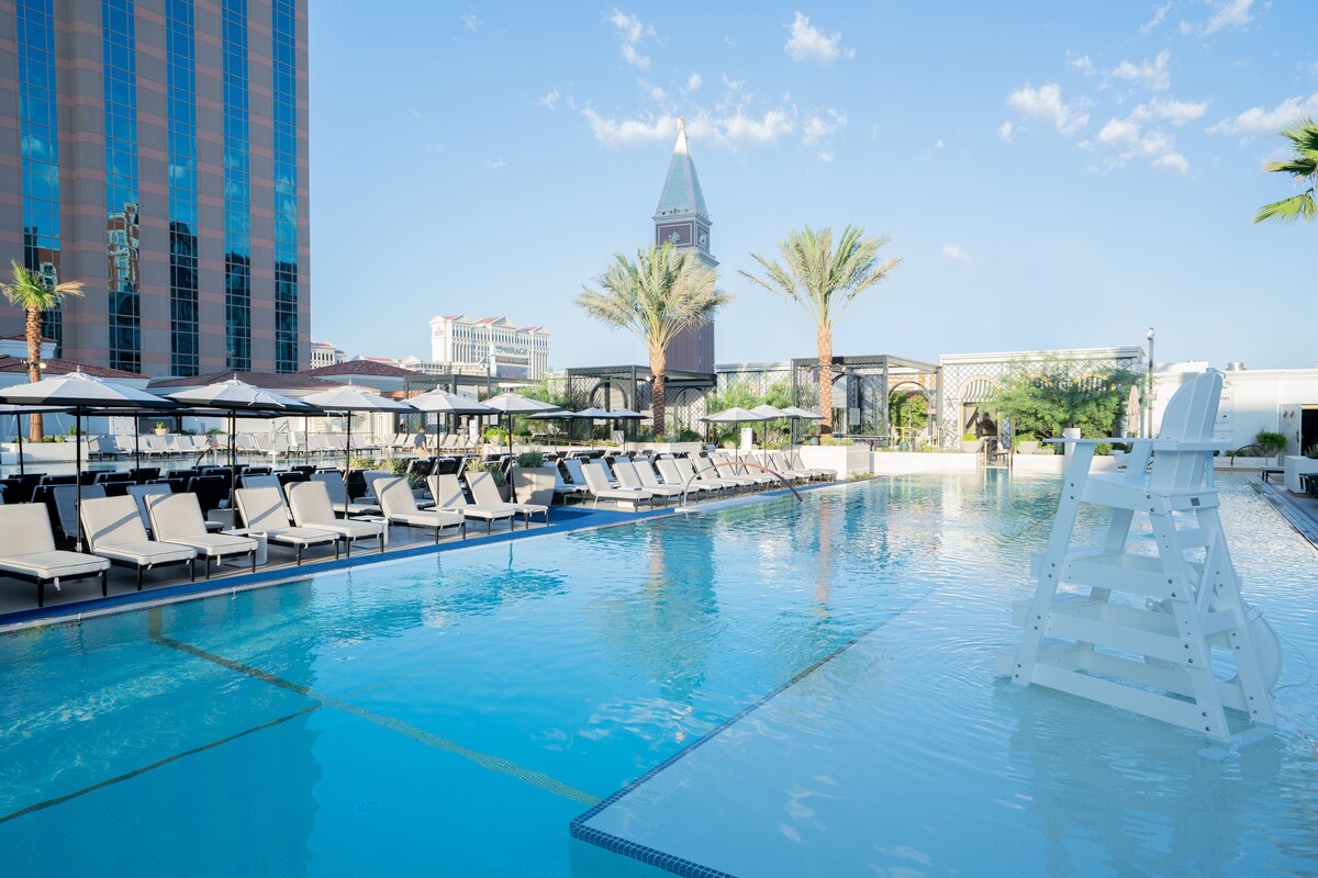 4 piscines extérieures, cabanas (supplément), chaises longues