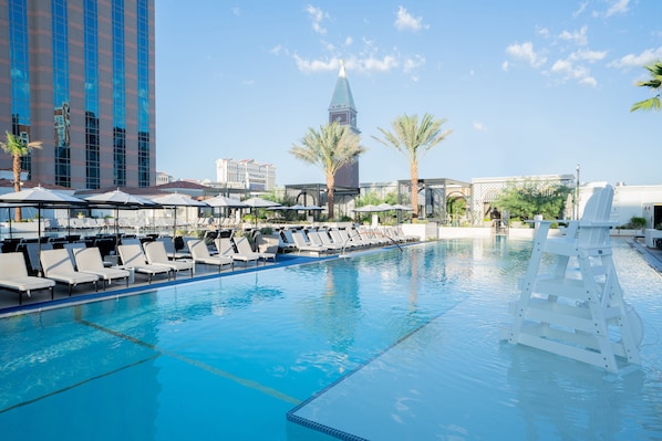 4 piscinas al aire libre, camas de piscina con cargo